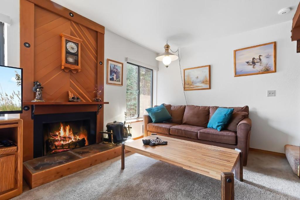 Comfortable Condo Great Location- Tamarack #12, Bear Valley