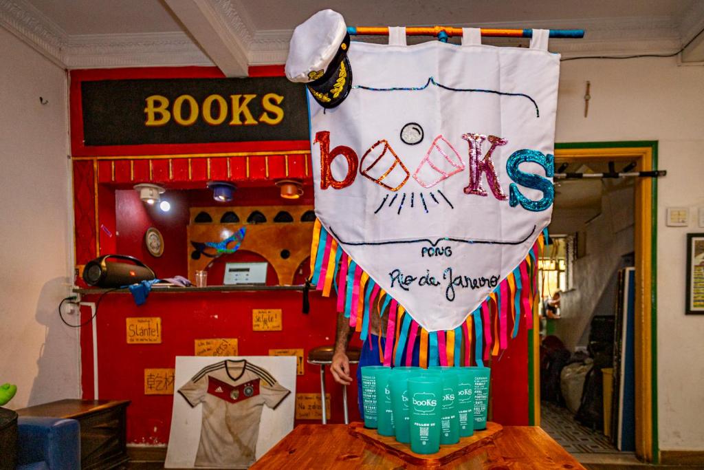 Front desk [24-hour]