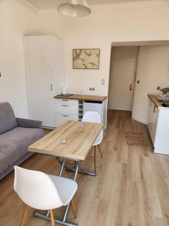 AMAZING STUDIO - GRANDE TERRASSE - COEUR DE VILLE - WIFI - AC - 5