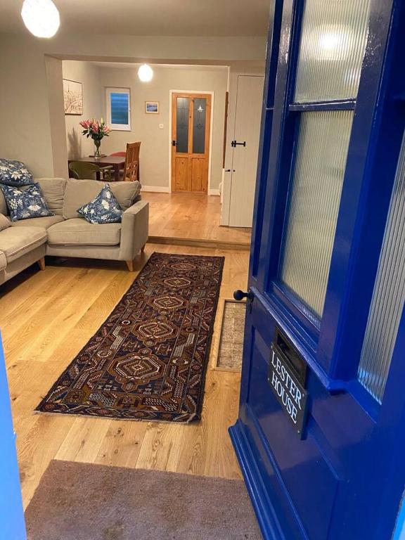 Cosy beach house steps from the sea, Cromer