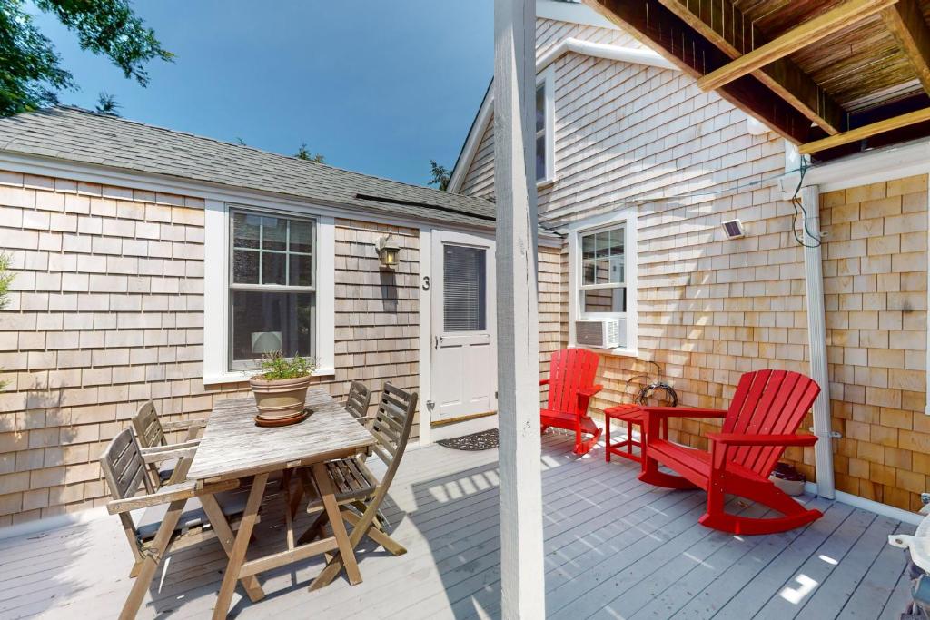 Sunset Serenade, Provincetown