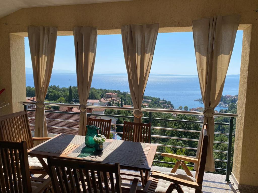 Apartment Meerblick Opatija (Icici), Ičići
