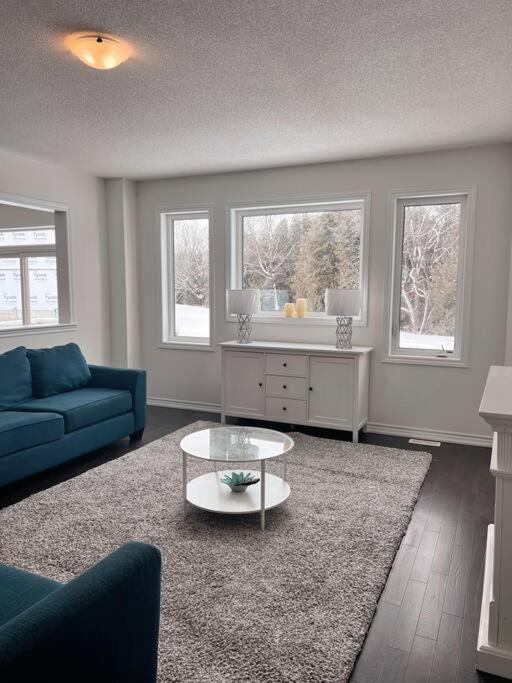 Modern & Cozy Kawartha Getaway, Kawartha Lakes