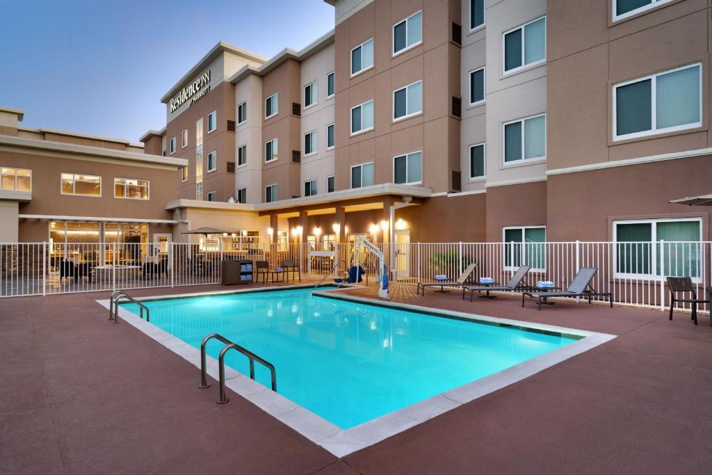 Residence Inn by Marriott Brunswick スイミングプール