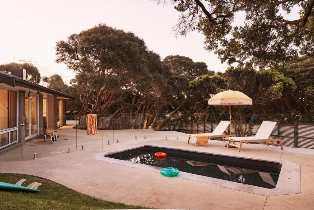 Hilarys Hideout with heated pool, Rye