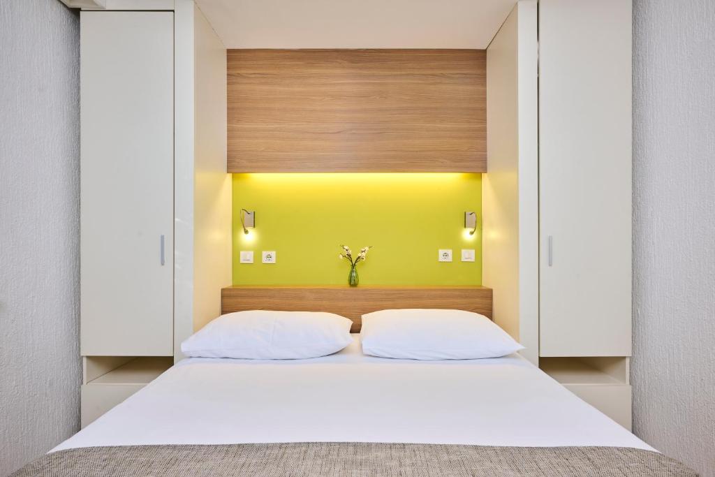 Apartments Galijot Plava Laguna — Hotel rooms in Poreč, Istria