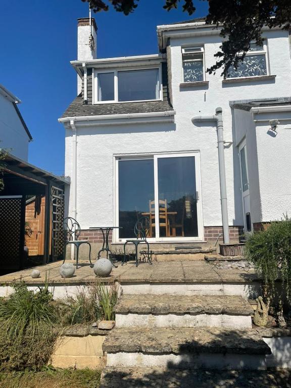 Sunny Days: Beautiful Spacious 4 Bed House photo 4