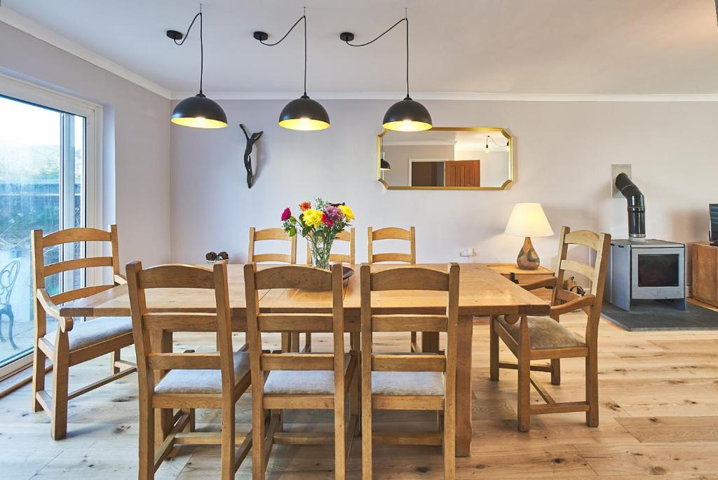 Sunny Days: Beautiful Spacious 4 Bed House photo 6