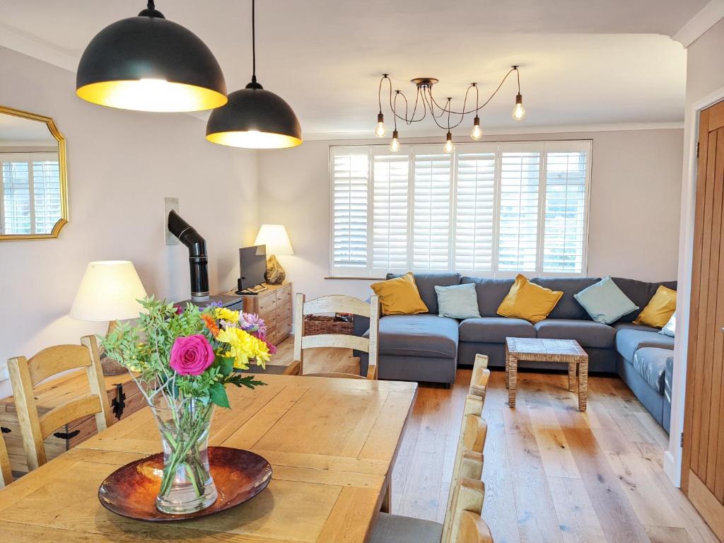 Sunny Days, Brixham - pet-friendly stay