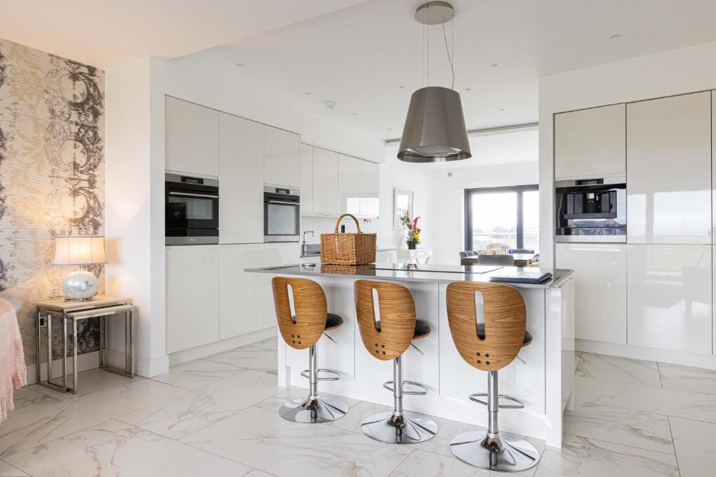 Best Price on Curran Gate Luxury Serviced Apartments, Portrush in