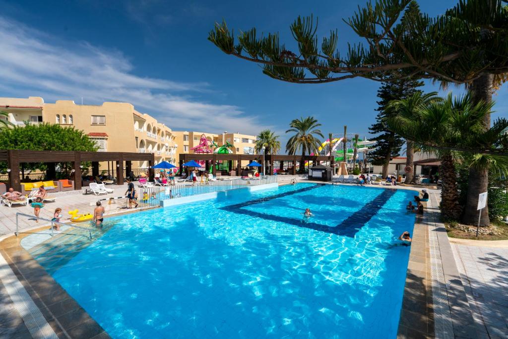 Abou Sofiane Hotel — Swimming pool in Port El Kantaoui
