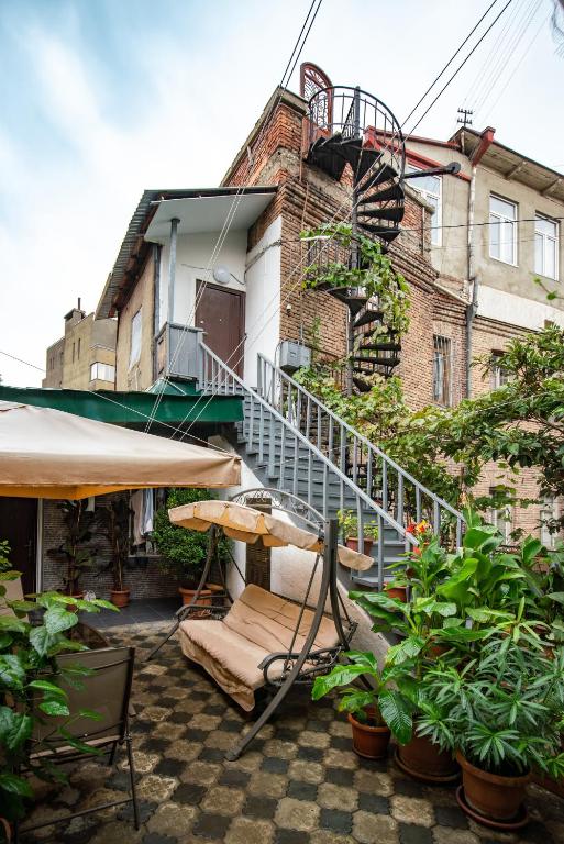 Authentic Central Spot, Tbilisi