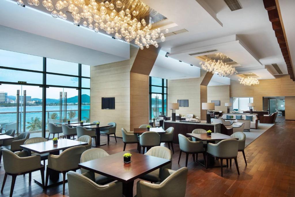 Марриотт китай хайнань. Дадунхай отель санья 5. Отель марриотт хайнань 5*. Jw marriott dadonghai bay. Weligama bay marriott resort & spa 5*.