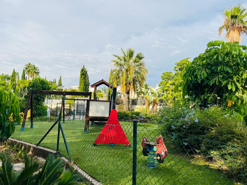 Amazing Two Bedroom Apartment in Los Flamingos, Marbella - 5