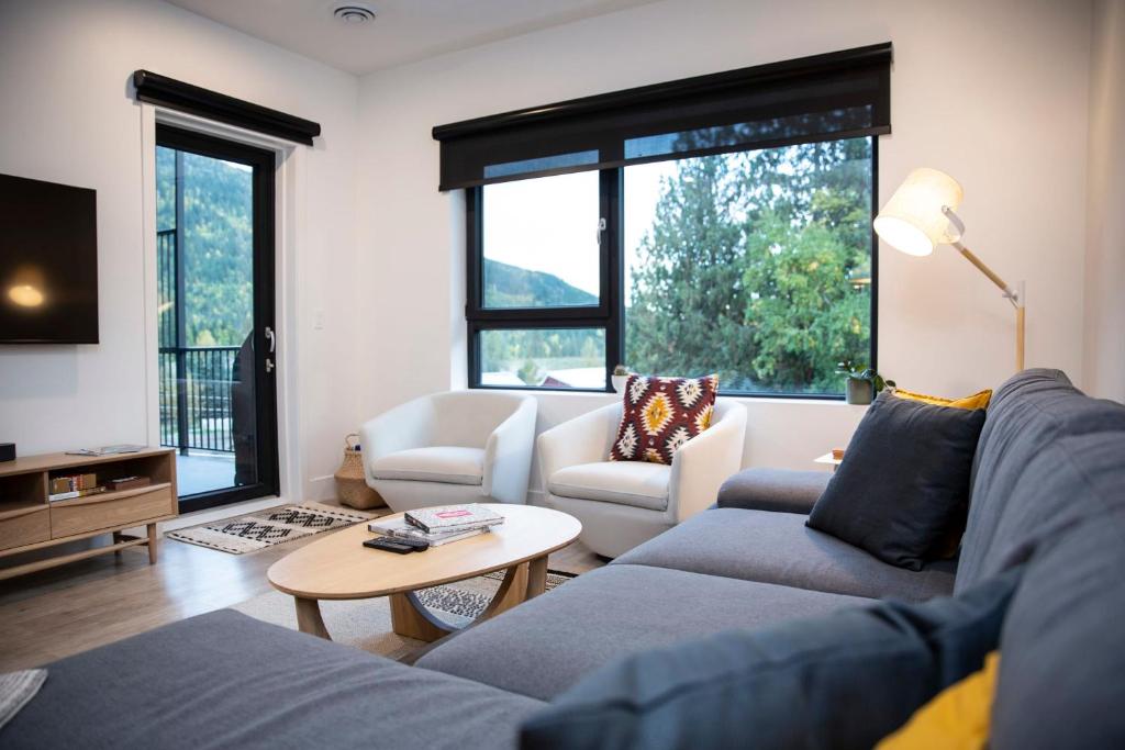 Le Refuge - Revelstoke Condo with Hot Tub, Revelstoke