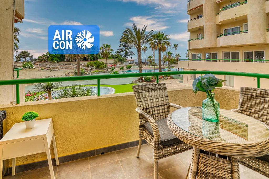 Modern apartment with an addictive terrace view, Los Cristianos