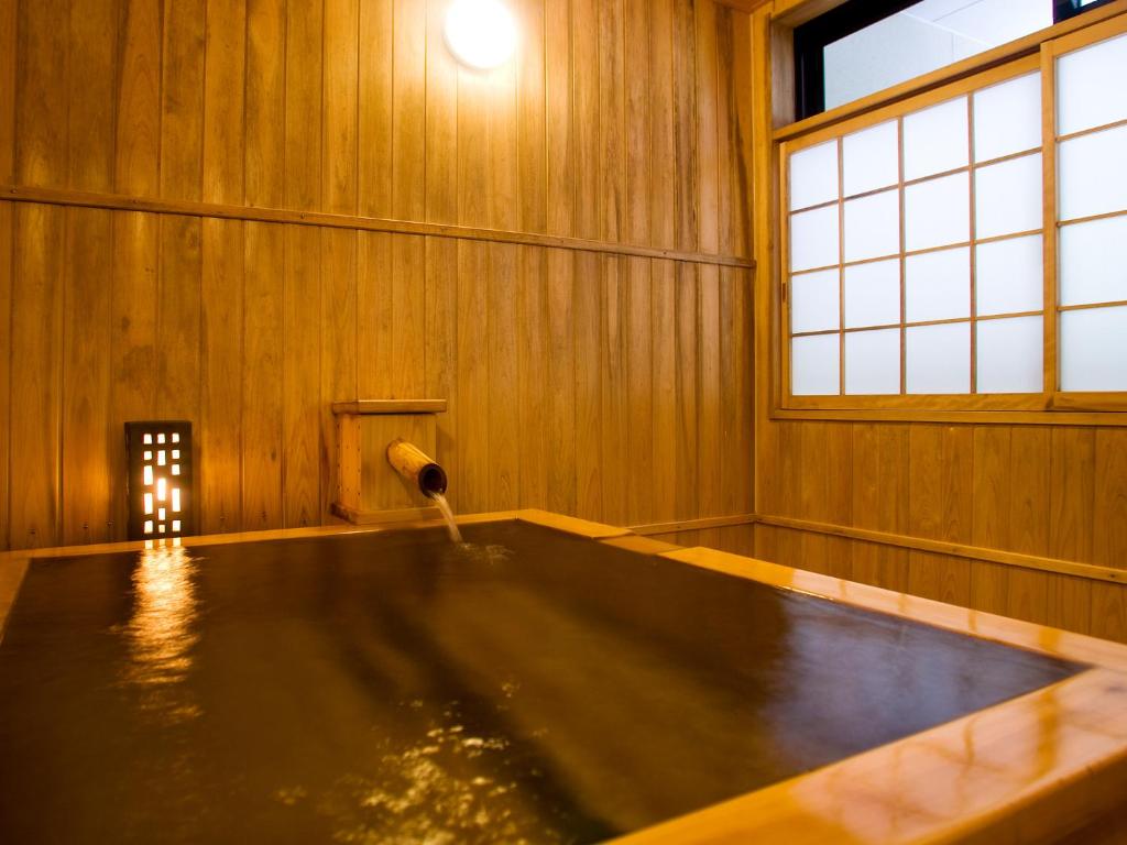 Hot spring bath
