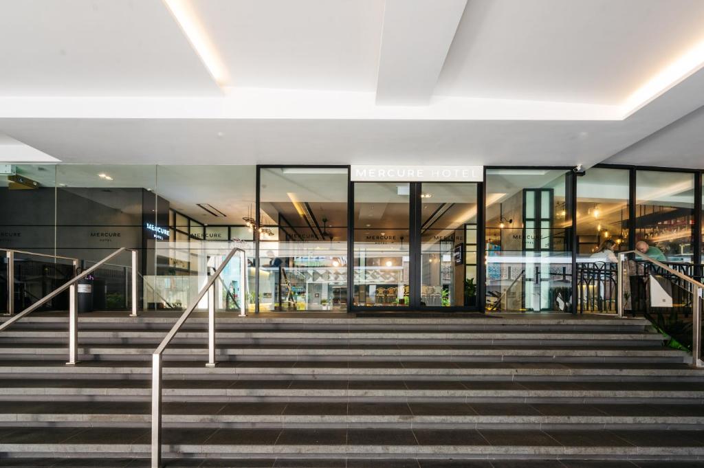 Entrance, Mercure Singapore Tyrwhitt in Singapore