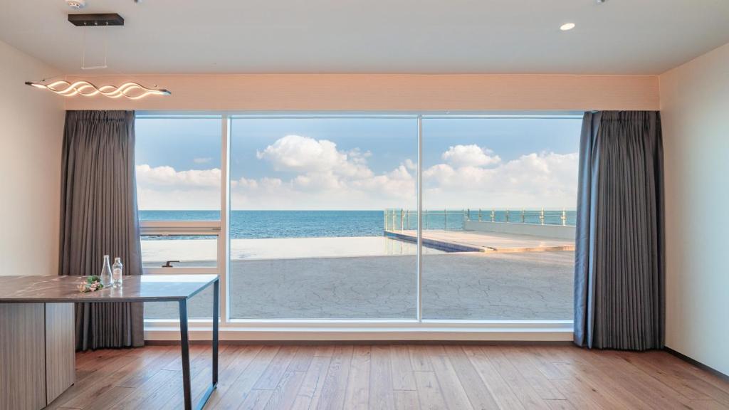 1. 샵앤플랫 호텔 ..