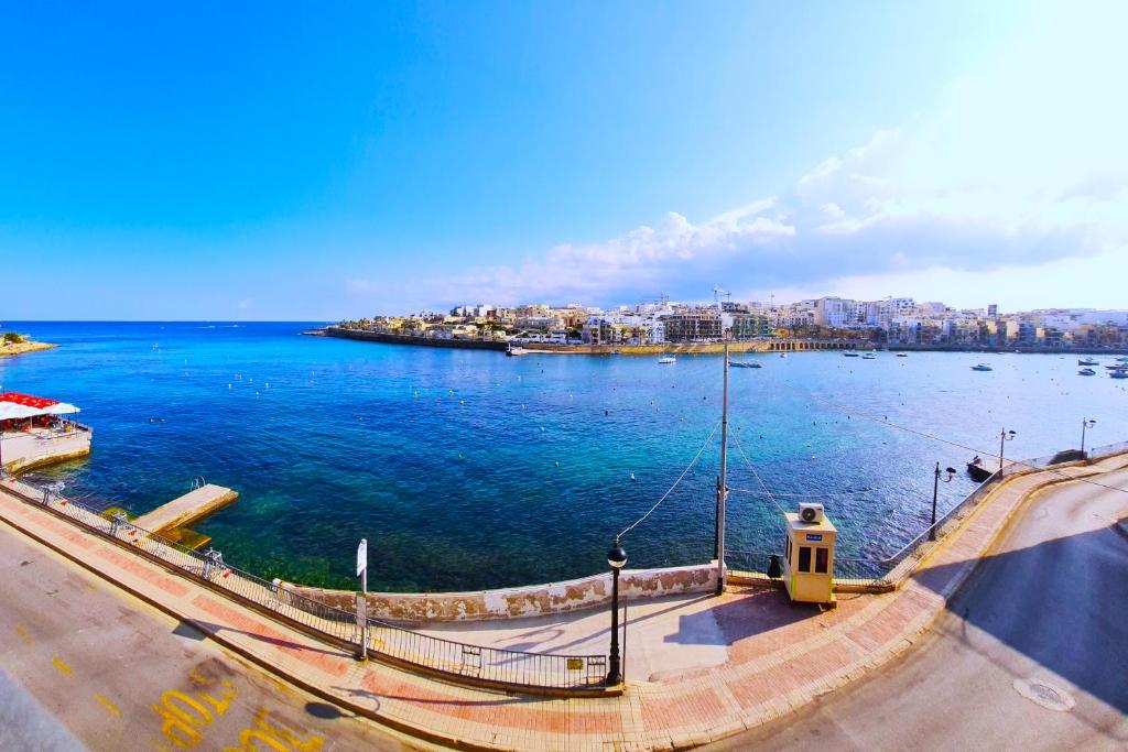 Unobstructred seaviews, 2BR, Kingbeds, Fully ACd, Marsaskala
