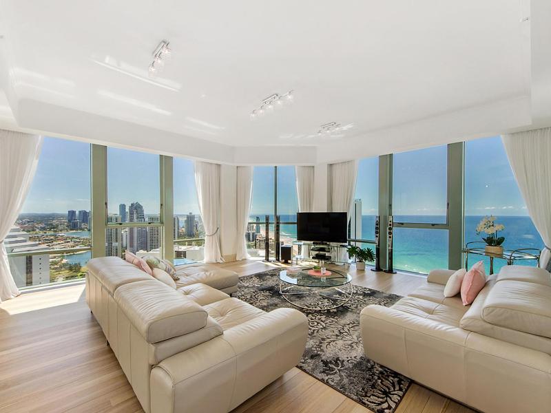Style and Amazing Views-Sub Penthouse, Gold Coast
