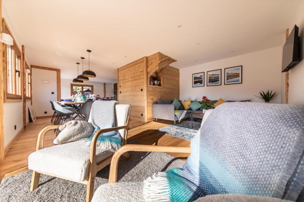 Chalet Marialys - Luxury Alpine Chalet with Sauna & Hot Tub - 3