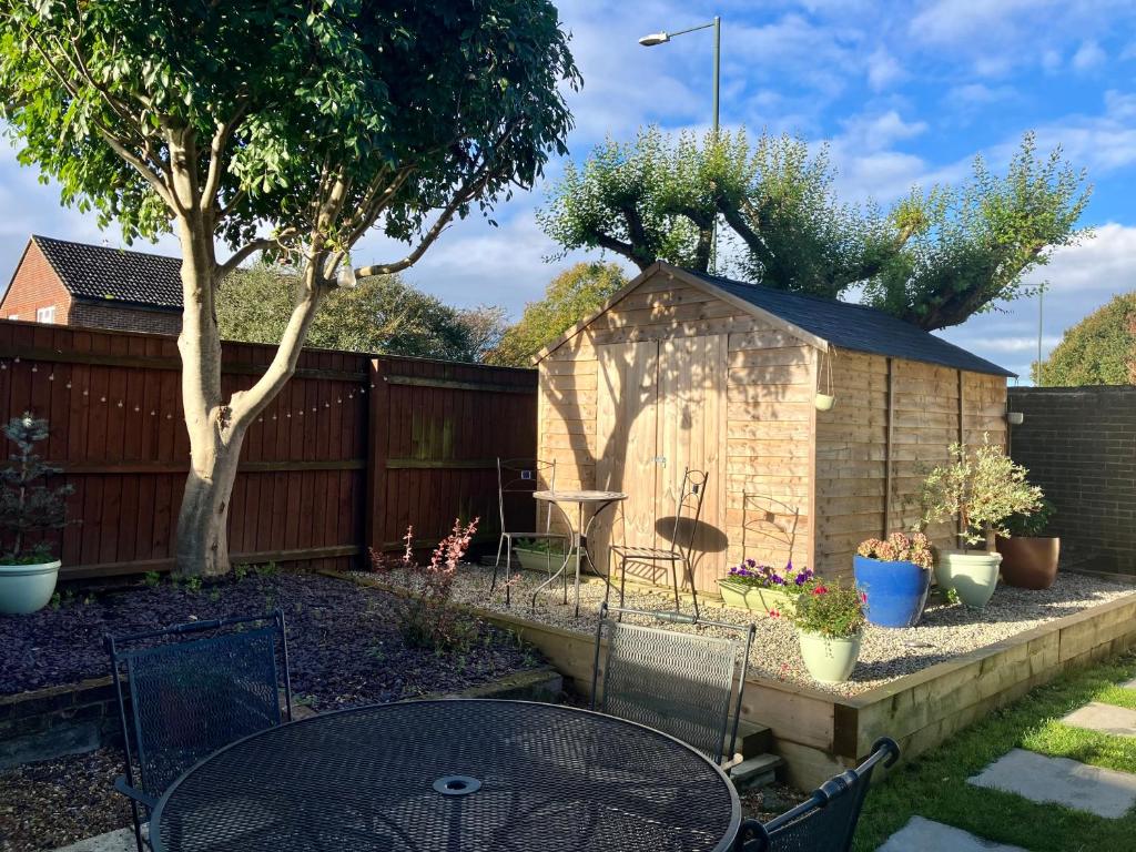 Central & Cosy, Home from Home with Large Garden & Free Parking, Bournemouth photo 7