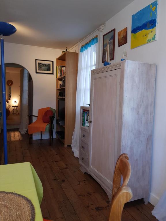 HERM'S Petite maison atypique et cour privative - - 5