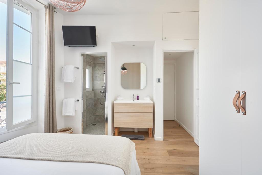 Super Central, Spacious, Sunny Large Deck & SPA - 5