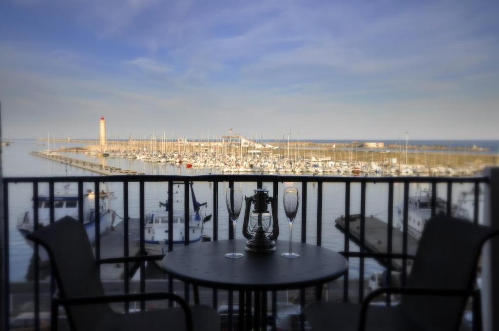 ''Luigi'' BALCON SUR LA MER et le Port de Sète - 2