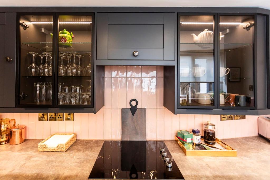Luxe Stratford Townhouse photo 8