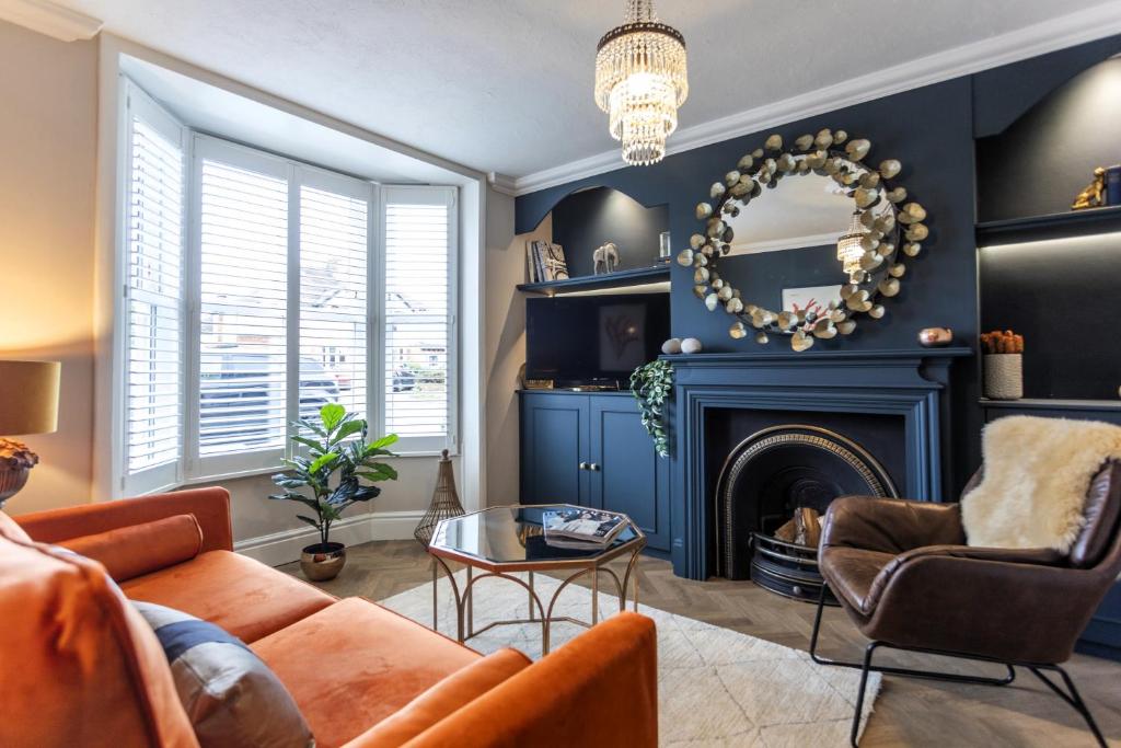 Luxe Stratford Townhouse photo 2