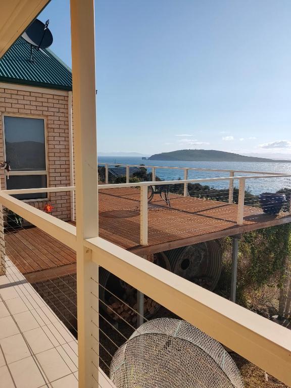 Wedgewood, White Beach