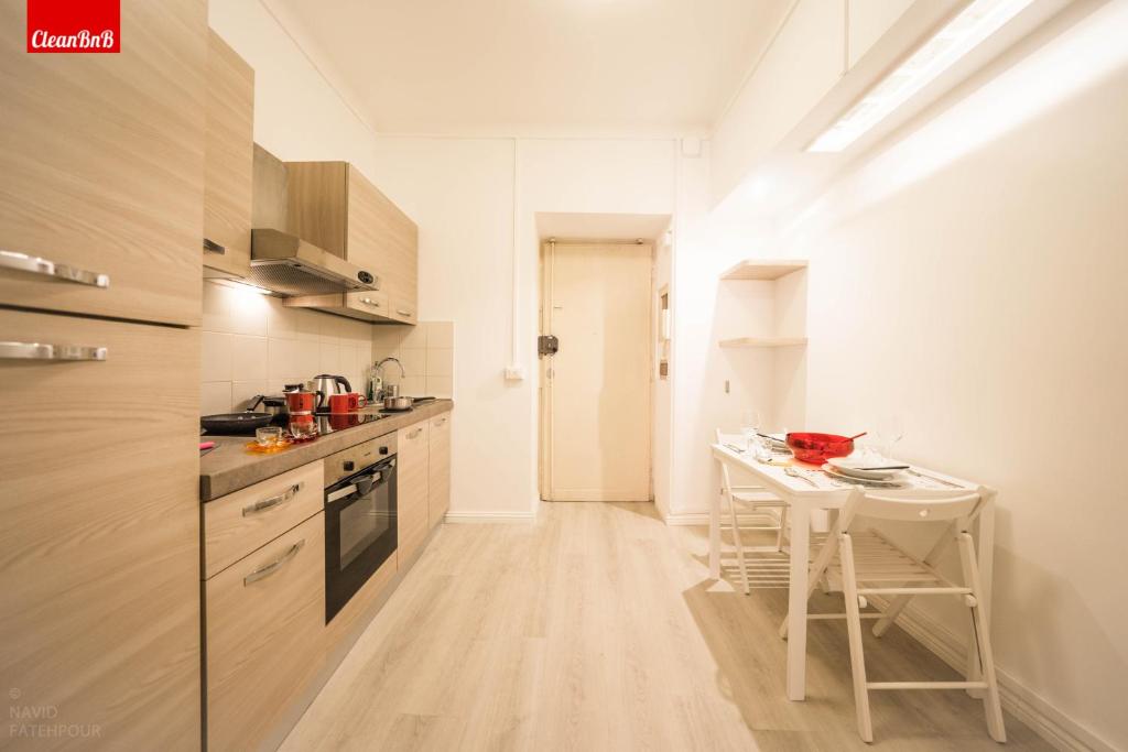 GuestHost - La finestra sui palazzi di Roma Apartment - 3