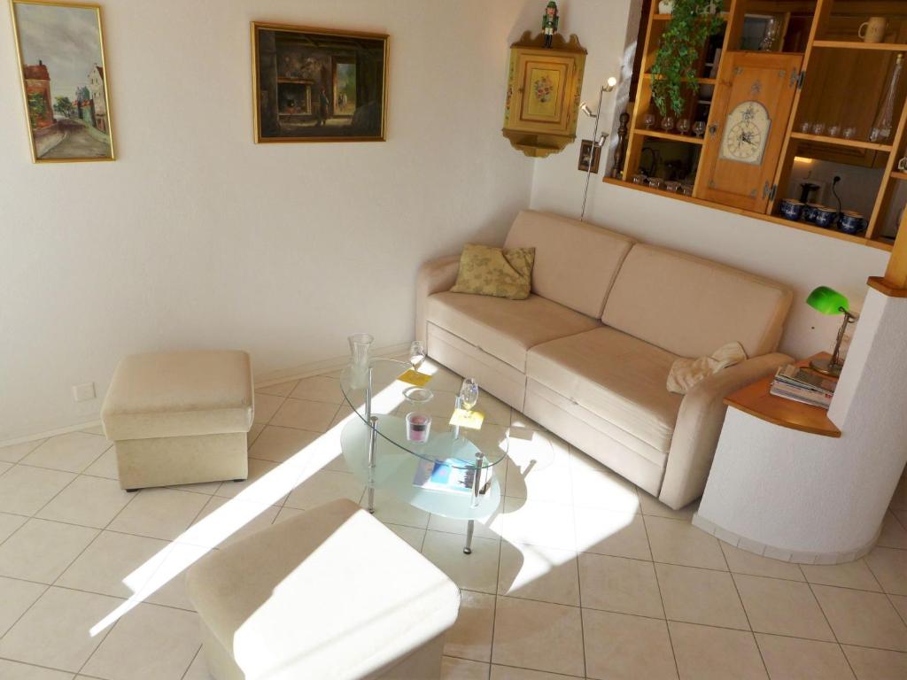 Studio Jeanne D'Arc Apt- B-11 by Interhome - 4