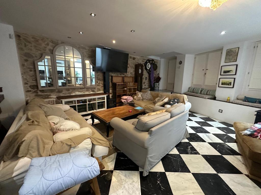 Barbaras House - 1