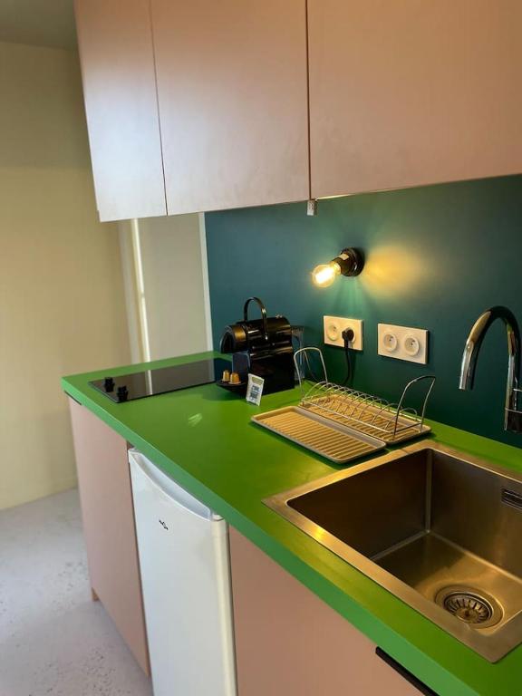 Charmant Studio avec parking - Confort Moderne - 2