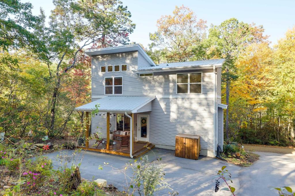 Luxe Mountain Home Near Ridgecrest and Asheville 전경