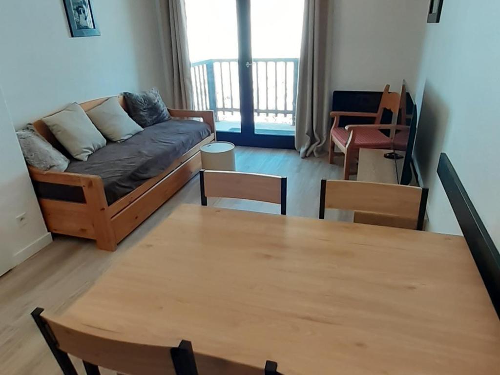 Appartement rénové 2 pièces pour 4 personnes, idéalement situé près des pistes et commerces - FR-1-265-322 - 3