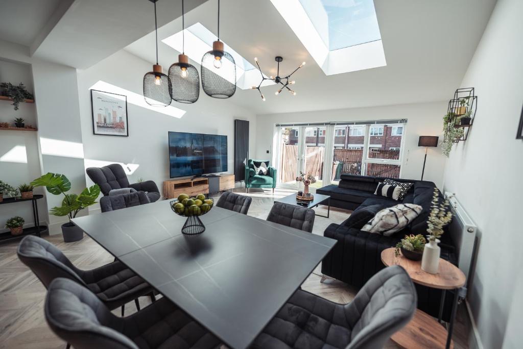 Exquisite 6 Bedroom Luxury Home Manchester, Manchester
