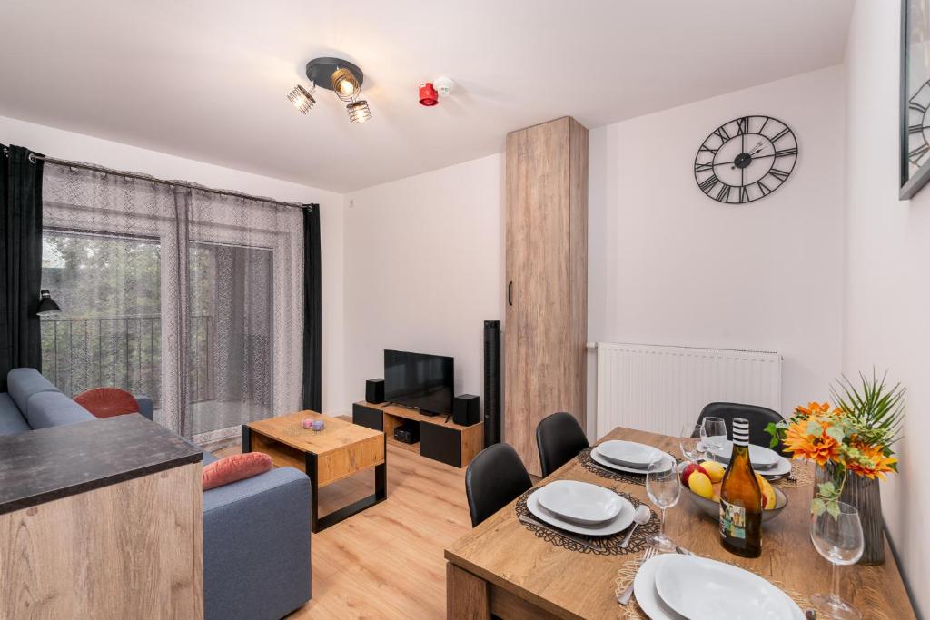 ApartWro 3th - apartament przy dworcu głównym PKP, balkon, garaż, rowery, Vratislav