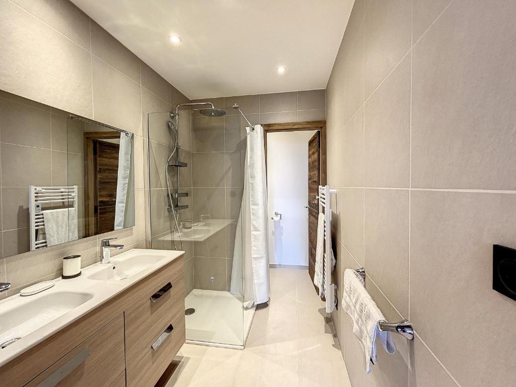 Appartement 4 Chambres avec Terrasse et Parking à Combloux - 4