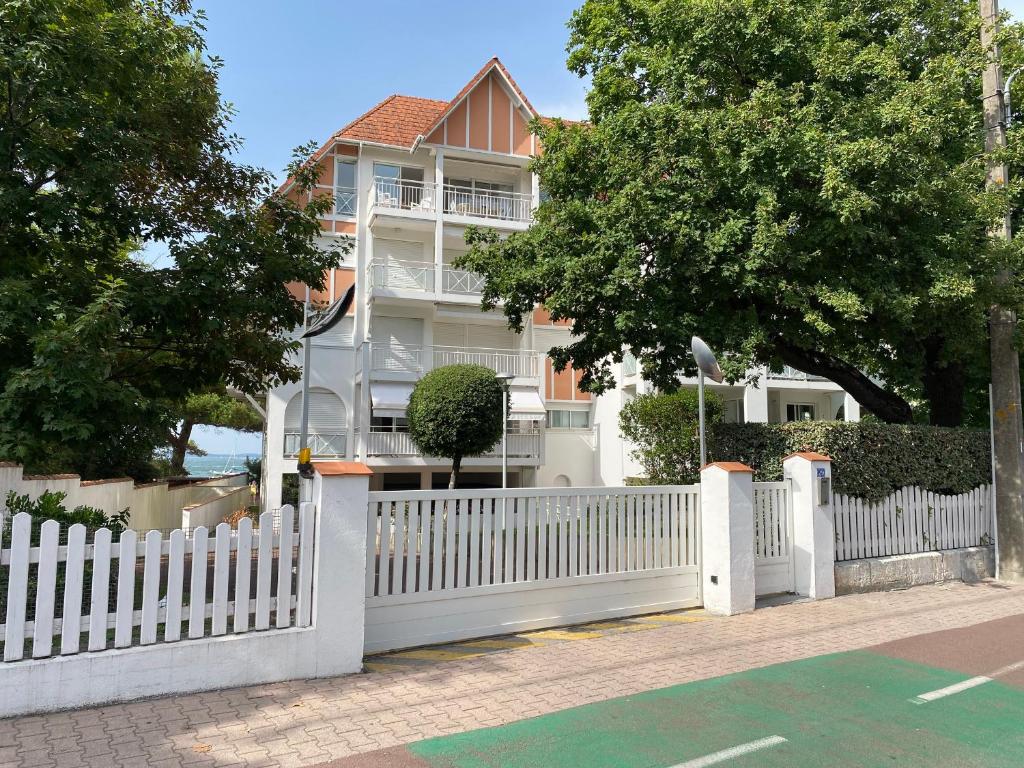Appartement T2 en Front de Mer à Arcachon, Accès Direct Plage, Parking, Animaux Admis - FR-1-374-201 - 3