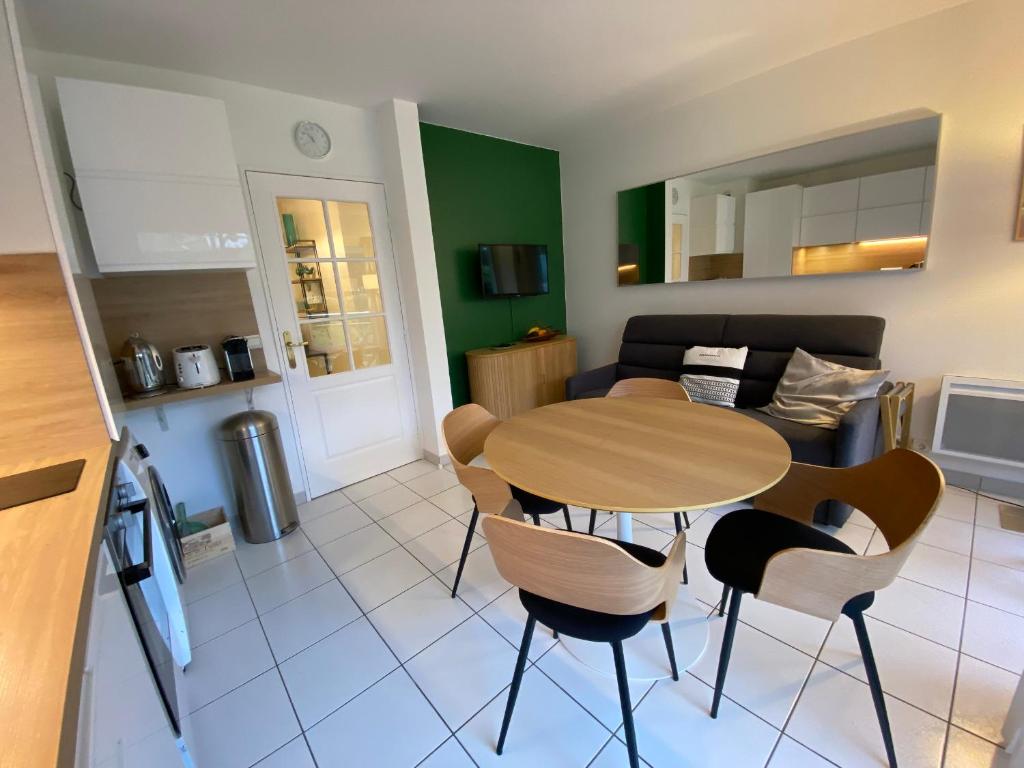Appartement T2 en Front de Mer à Arcachon, Accès Direct Plage, Parking, Animaux Admis - FR-1-374-201 - 4