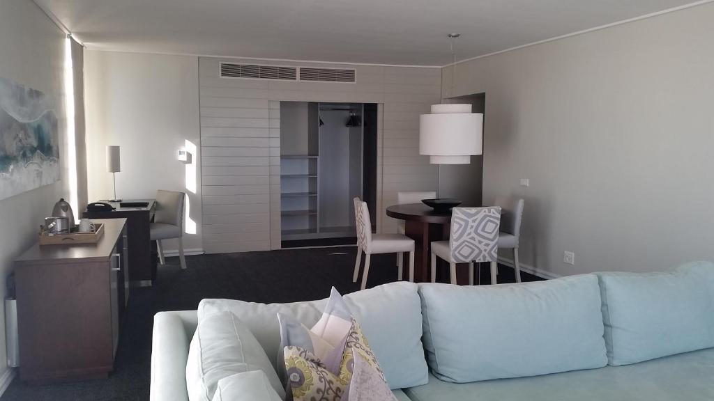 Lagoon Beach Hotel Photo 40