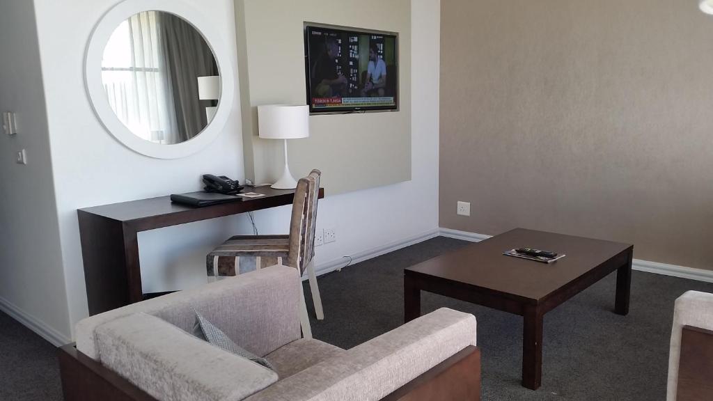 Lagoon Beach Hotel Photo 49