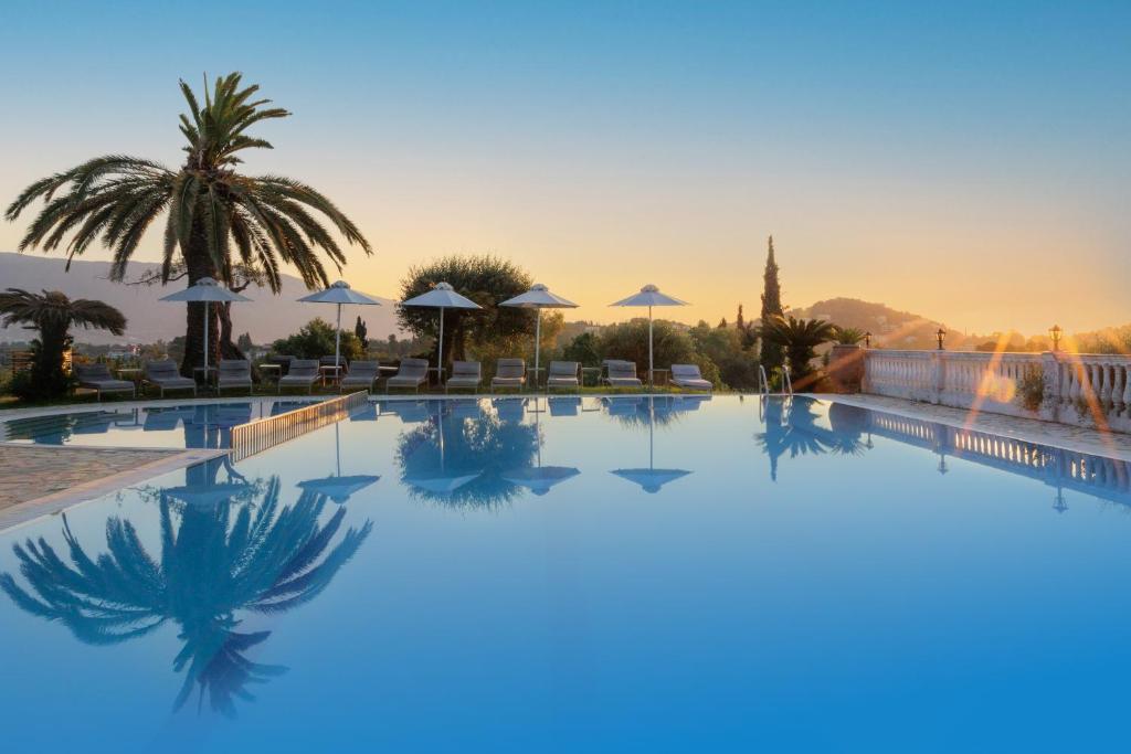 パラダイス ホテル コルフ (Paradise Hotel Corfu) スイミングプール