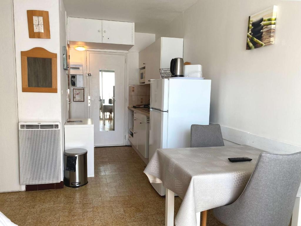 Studio lumineux avec climatisation et wifi à Balaruc-les-Bains - FR-1-553-61 - 3