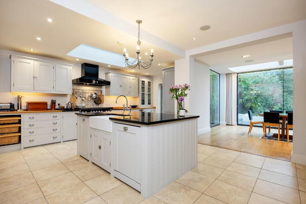 Veeve - Majestic Oasis, London