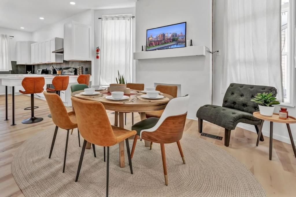 Trendy Two-Level Apartment, Buffalo